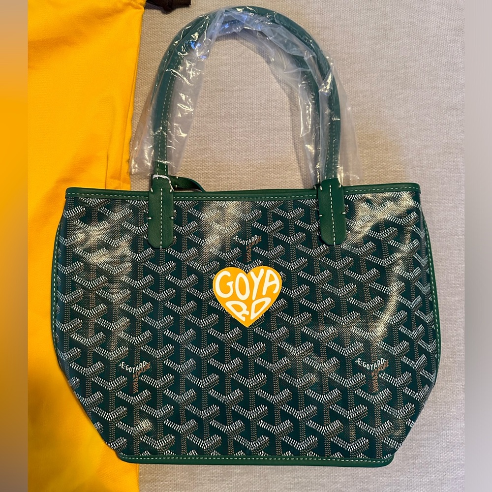 Goyard reversible mini Anjou in green
